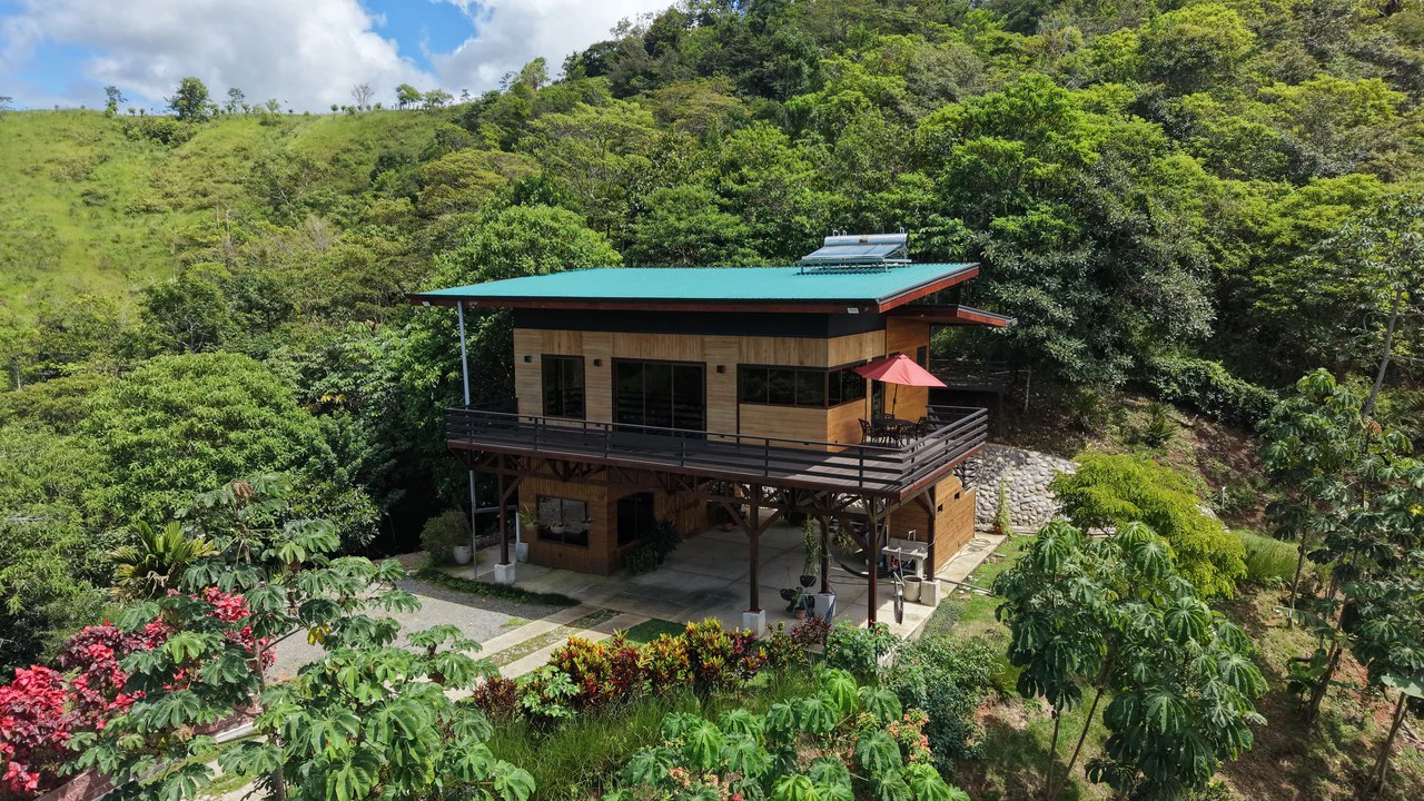 Mountain House For Sale in San Isidro del General - photo 4