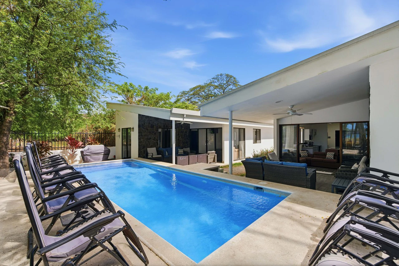 Three Mermaids: Beachfront 10-Bedroom Pod-Style Residence with Pool in Playa Flamingo
