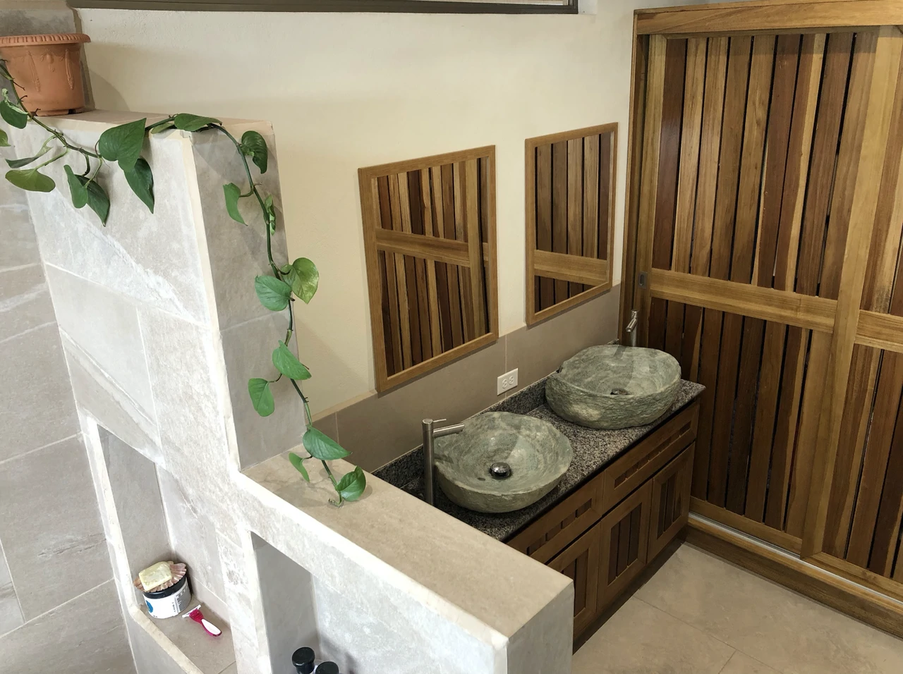 3 bedroom house with swimming pool & 2 Jungle Studios. - Gallery image 16