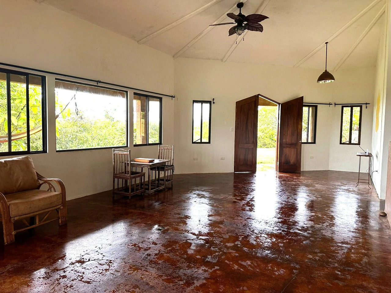 OFF THE BEATEN PATH ! Octagon home hidden in a 25 acres jungle - Gallery image 9