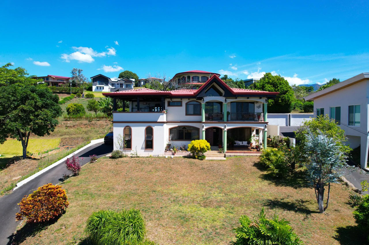 Spacious Home in Condominio El Roble – Cozy Spaces and Stunning Views - Gallery image 3