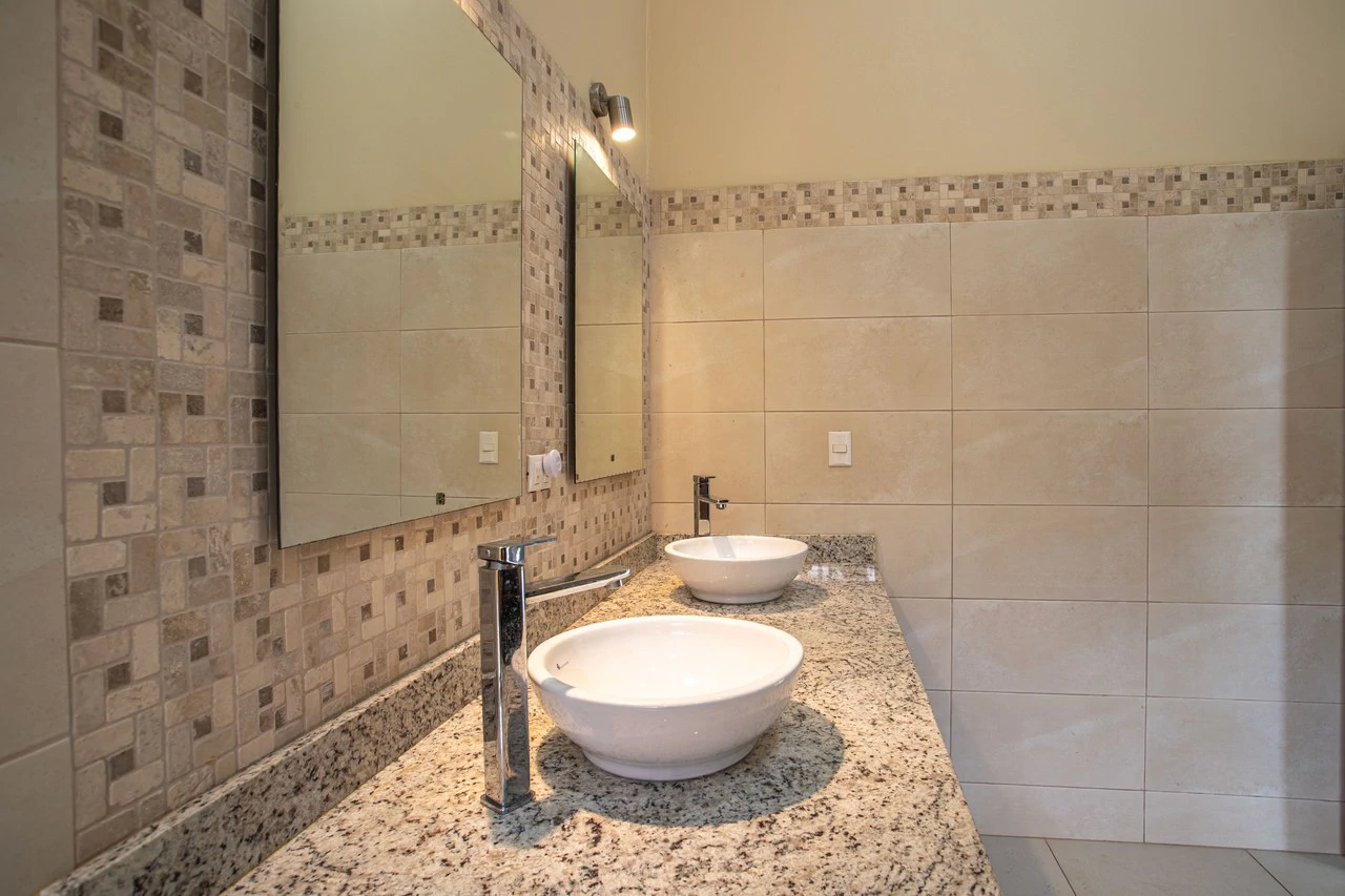 Modern Furnished Home Just 5 Minutes from Downtown Grecia - Gallery image 22