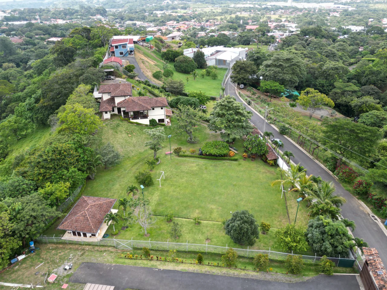 Main house plus 7 rental cabins — a proven income-generating property. - Gallery image 5