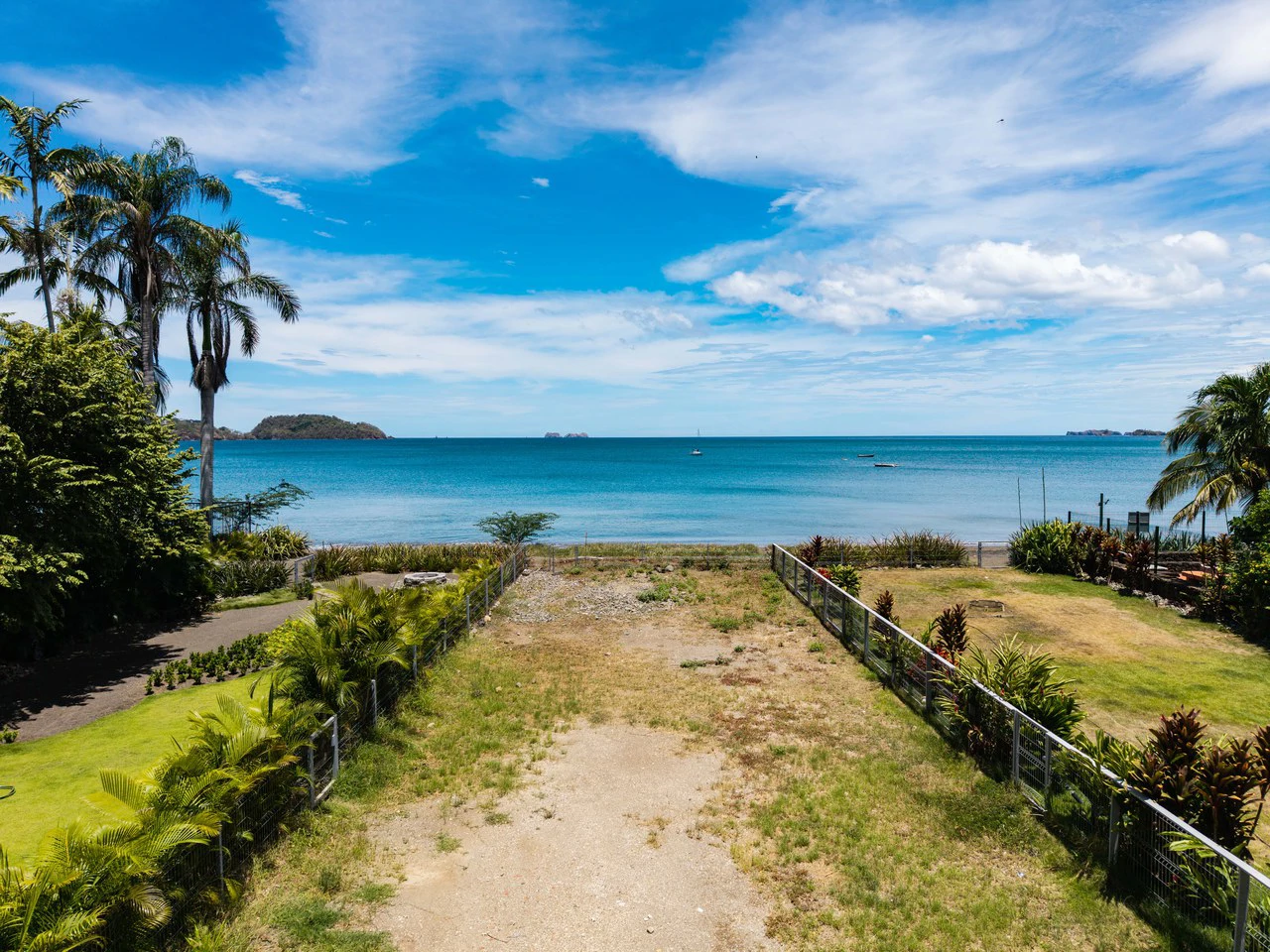 Titled Beachfront Lot: Expansive Pacific Views in Playa Potrero, Guanacaste, Costa Rica - photo 6