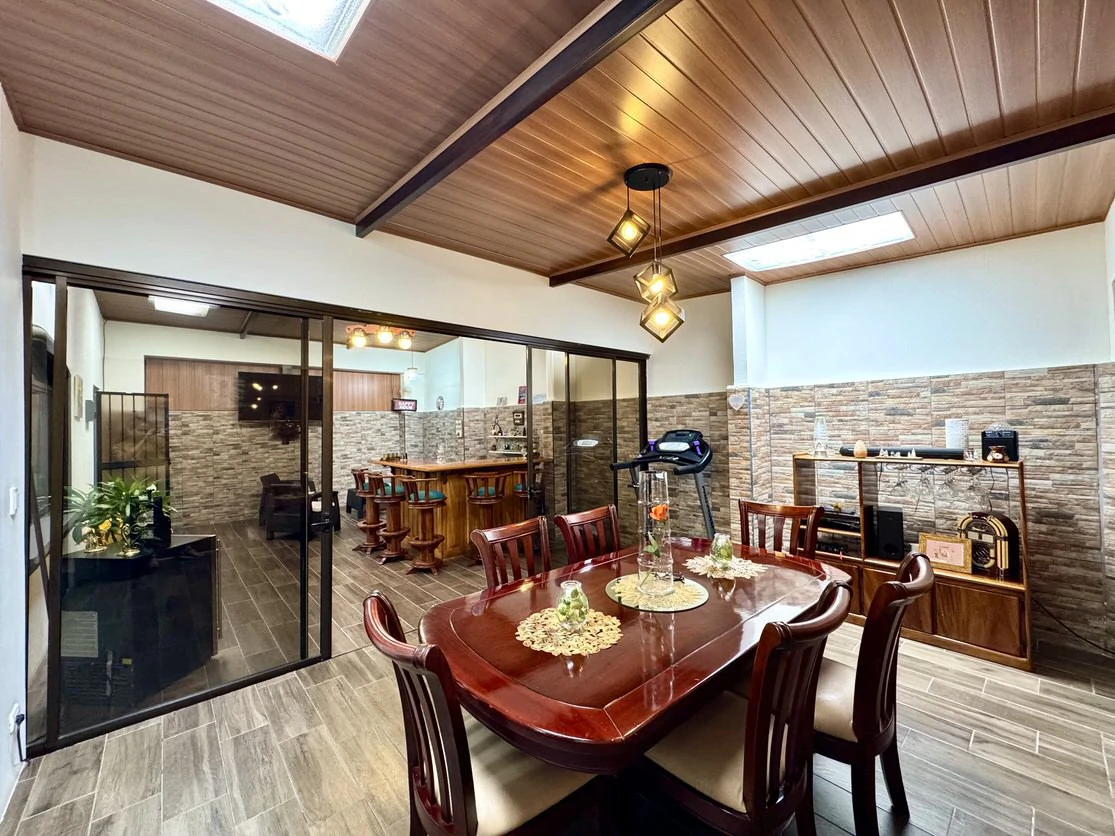 Residencial Los Crotos: Spacious 100% Concrete Home for Sale San Pablo de Heredia - Gallery image 3