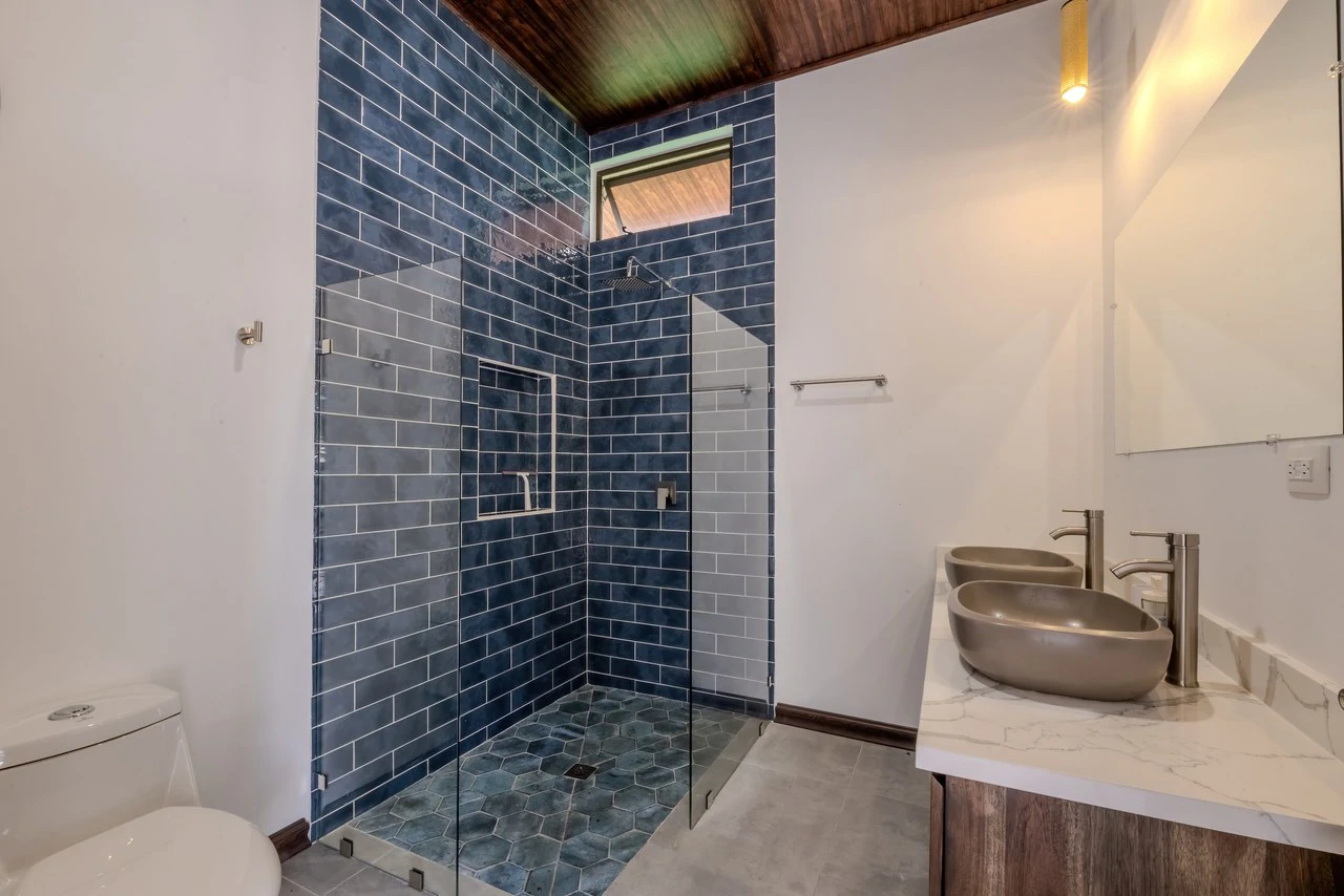 Brand New 3 Br, 2.5 Ba | Swimming Pool, High Ceilings - Gallery image 25