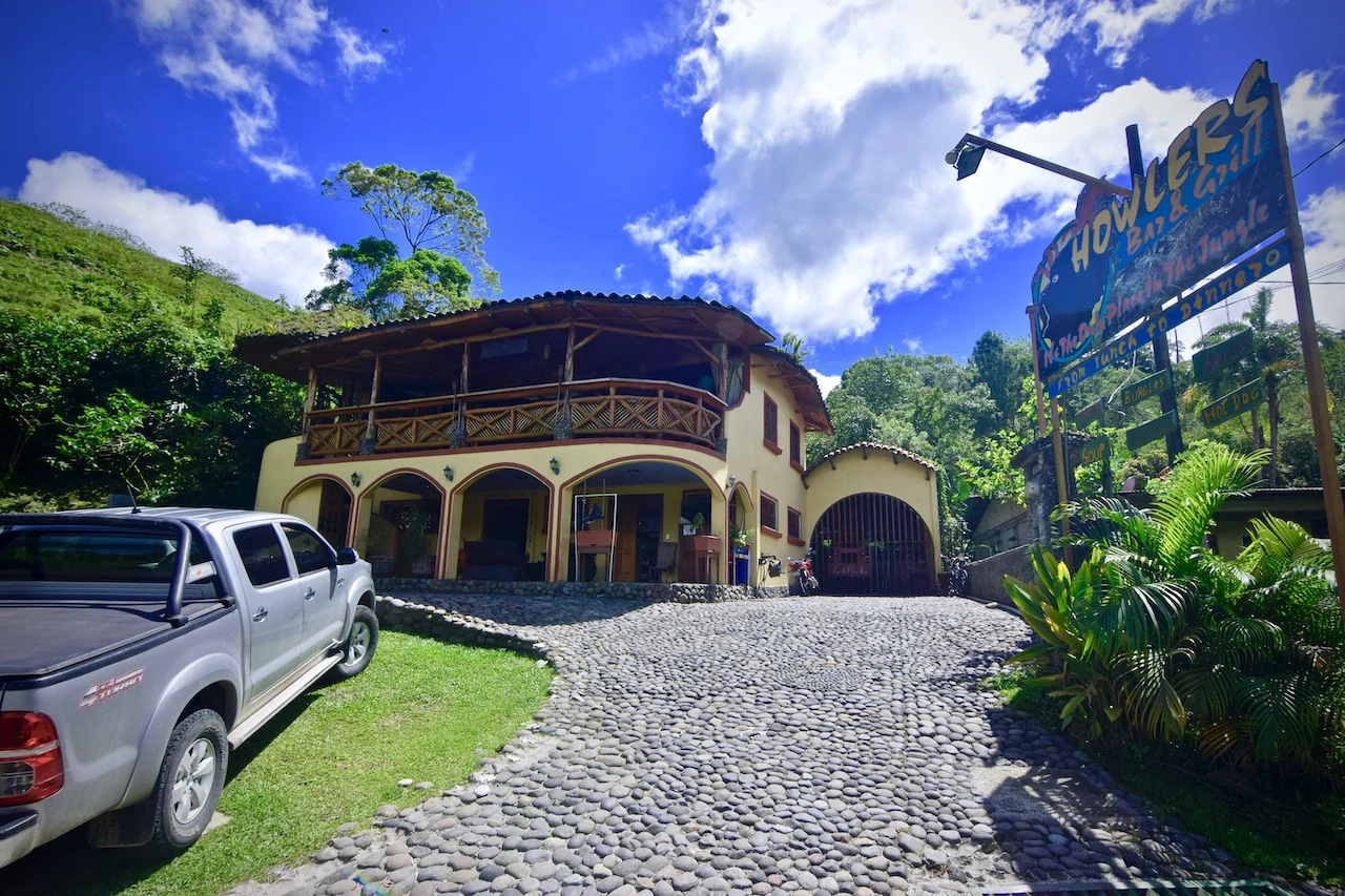 Howlers Bar n Grill: Well Established Bar and Restaurant For Sale in front of Lake Arenal.