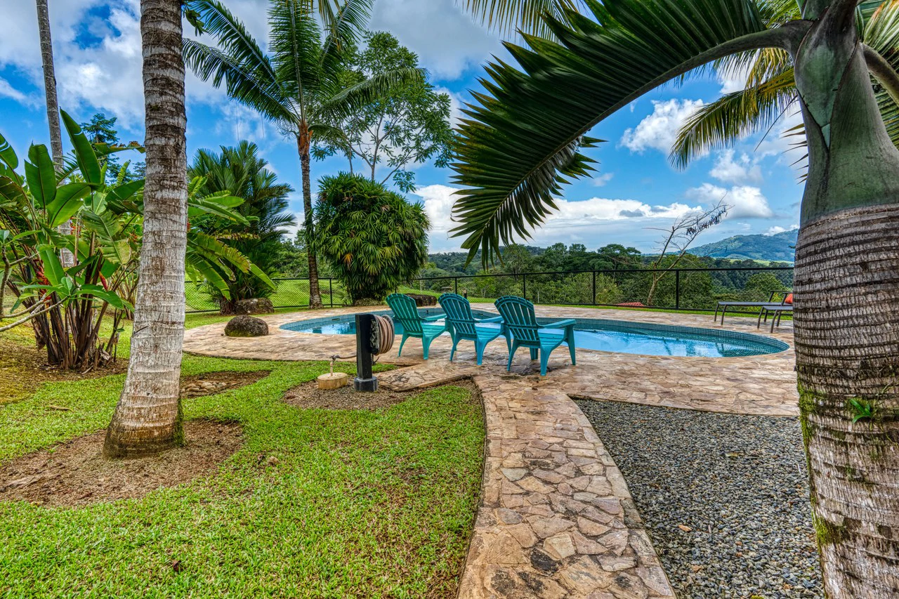 5 Bedroom Mountain Retreat Minutes from the Beach Platanillo Costa Rica - Gallery image 42