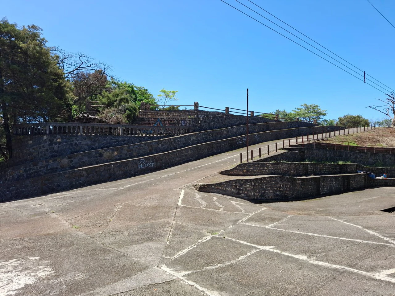 Atenas Hilltop Diamond: Perfect Luxury Landmark Hotel Location! - Gallery image 3