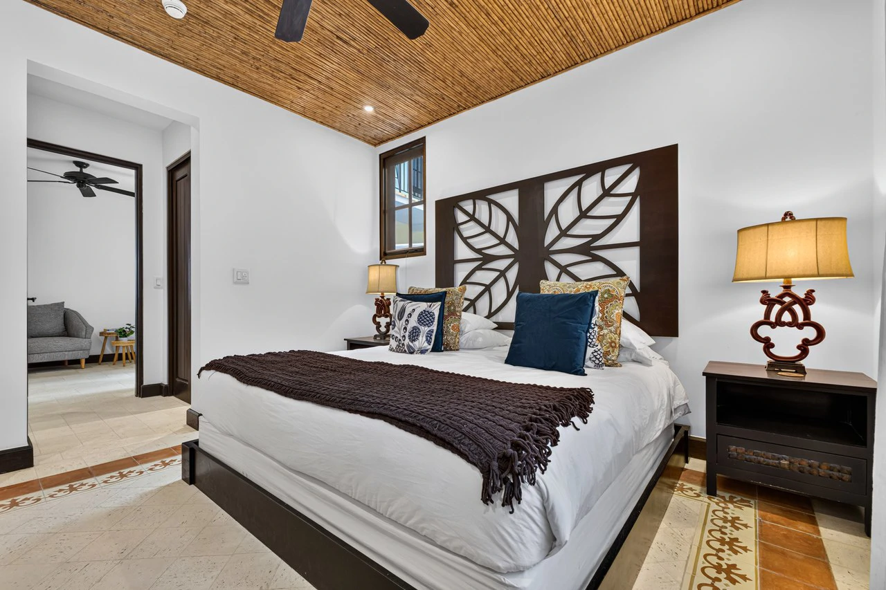 16 Avenida La Antigua: Renovated Turn- Key Living in the Heart of Las Catalinas - Gallery image 12