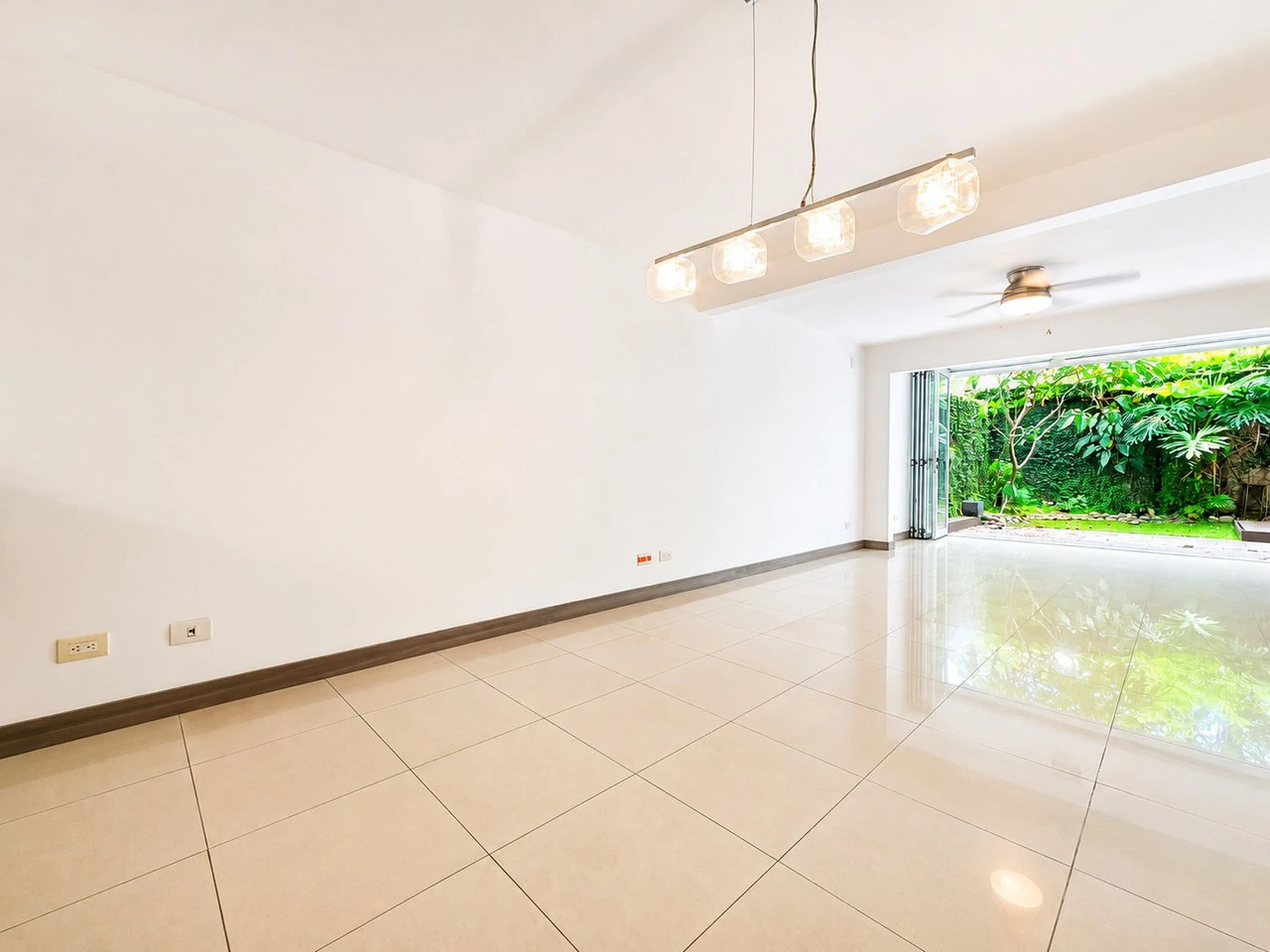 Modern 4 Bedroom House for Sale with Mountain Views in Brasil de Mora Ciudad Colón - Gallery image 2