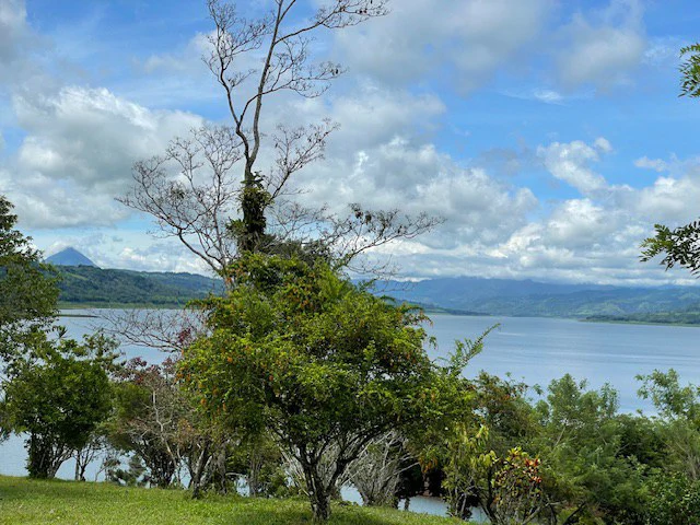 LG-001: Rare 3.36-Acre Lakefront Estate Lot in Nuevo Arenal | Direct Lake Access, Volcano Views & Subdivision Potential - Gallery image 11