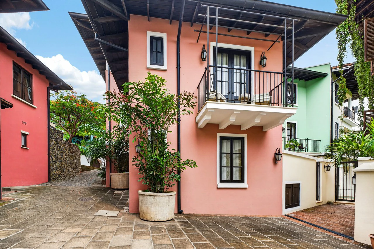 16 Avenida La Antigua: Renovated Turn- Key Living in the Heart of Las Catalinas - Gallery image 28