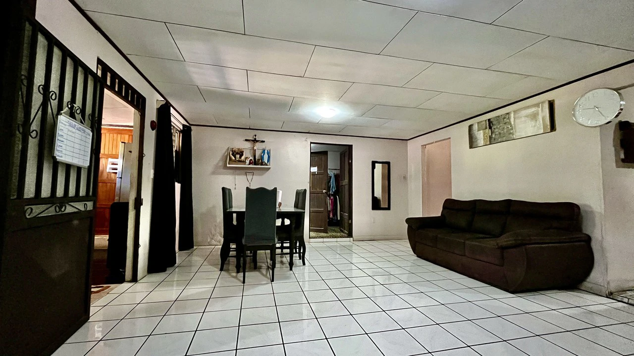 FOR SALE: 2,152 SQFT HOME IN BARRIO UNESCO, PEREZ ZELEDON: PRIME LOCATION 3 MINUTES FROM DOWNTOWN - Gallery image 2
