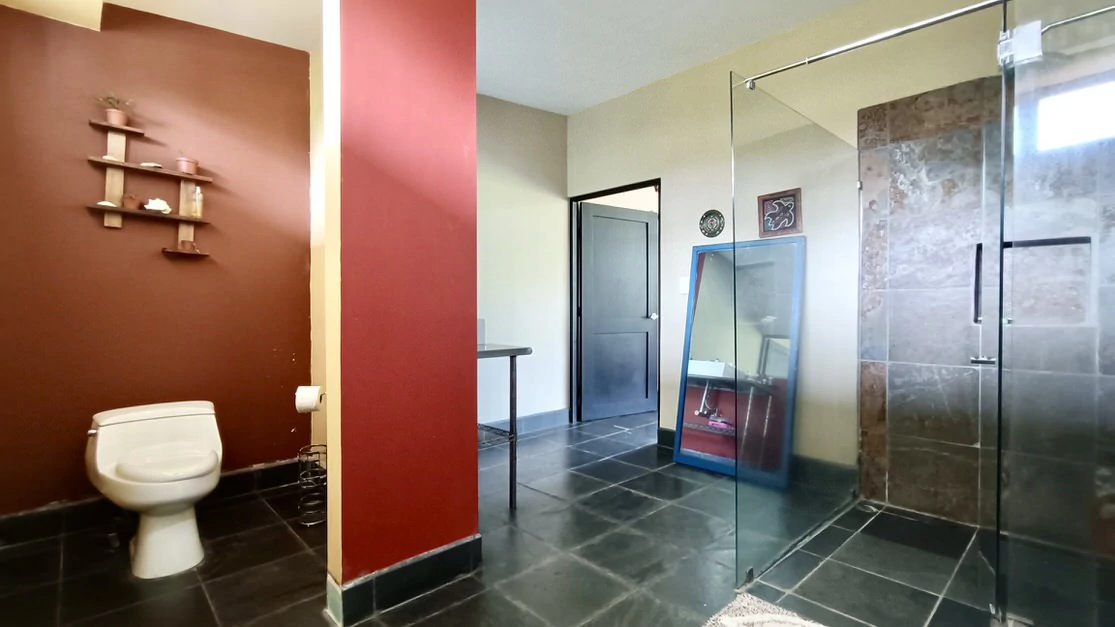 House for sale in Costa Rica: Unique Industrial style house for sale in San Isidro Heredia - Gallery image 17