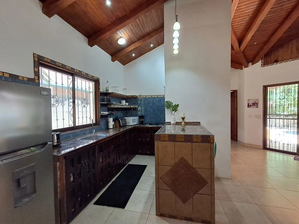 Casa Colibri: Tropical Home with Casita, Pool & Prime Buenavista Location - Gallery image 5