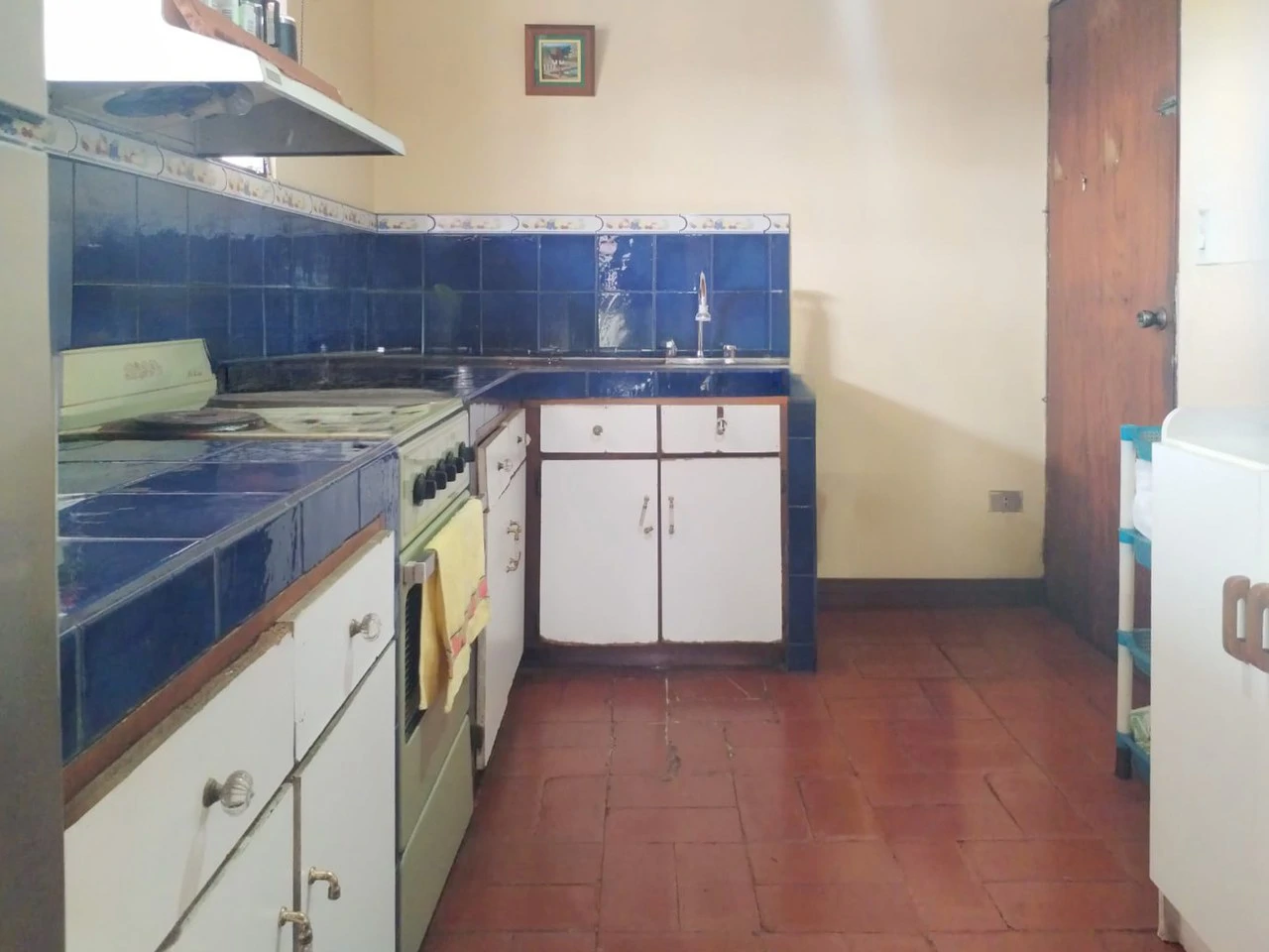 House for Sale in Grecia: Prime Location Near Central Market, Ideal for Living or Investment - Gallery image 6