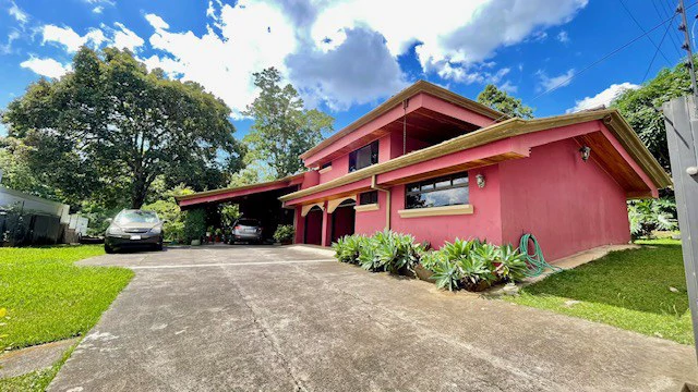 Casa Pinares: Rare 0.30-Acre Sprawling Garden Estate in Pinares, Curridabat | 1,241 m² Lot with Mature Trees, Protected Forest Views & 5,380 Sq. Ft. Build