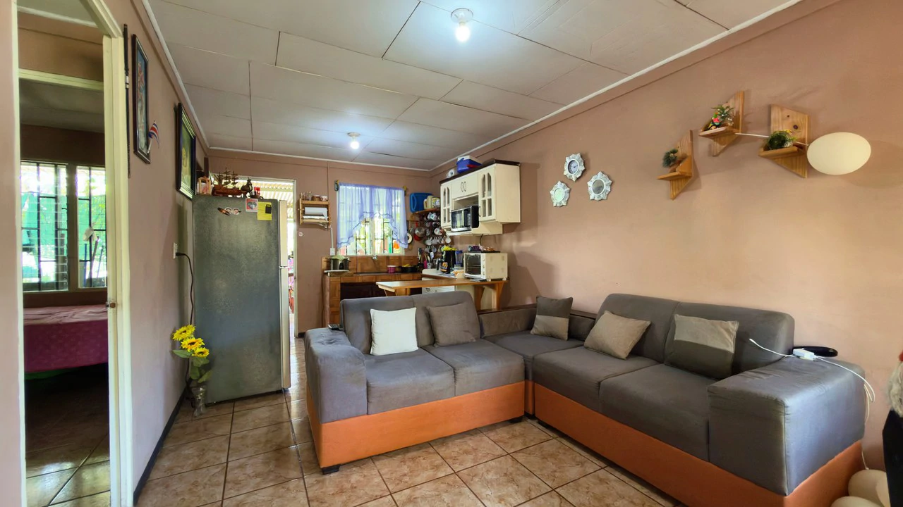 RURAL HOME IN PEACEFUL ENVIRONMENT AT PLAYA VERDE, SANTA ELENA 206 SQM LOT - Gallery image 7