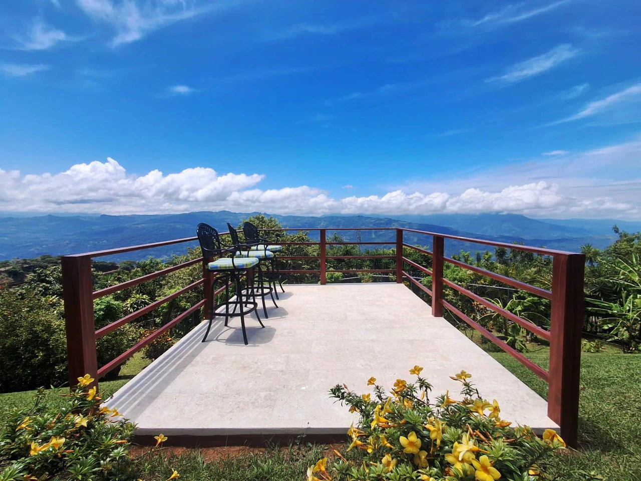 Casa Pristine Elegance: A Rare Costa Rican Estate with Unobstructed City-to-Ocean Views! - photo 8