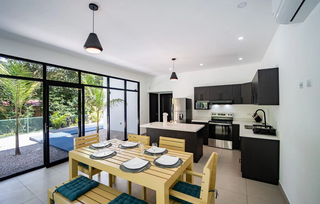 Casa Quetzal del Bosque: Turnkey Tropical Living with Income Potential – Just 5 Minutes from Carrillo Beach - Gallery image 5