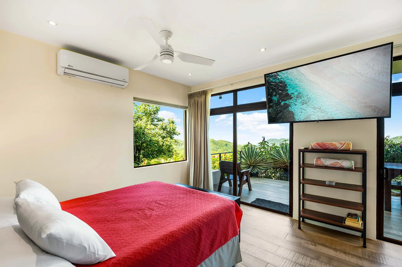 Casa Arcadia: Ocean-View Home with Two Income-Producing Studios - Gallery image 26