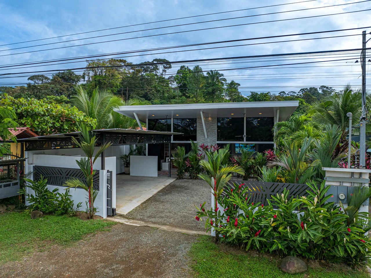 Elegant Tropical Home | 5 Minutes from Marino National Park: Near the Coast House For Sale in Bahía Ballena - Gallery image 83