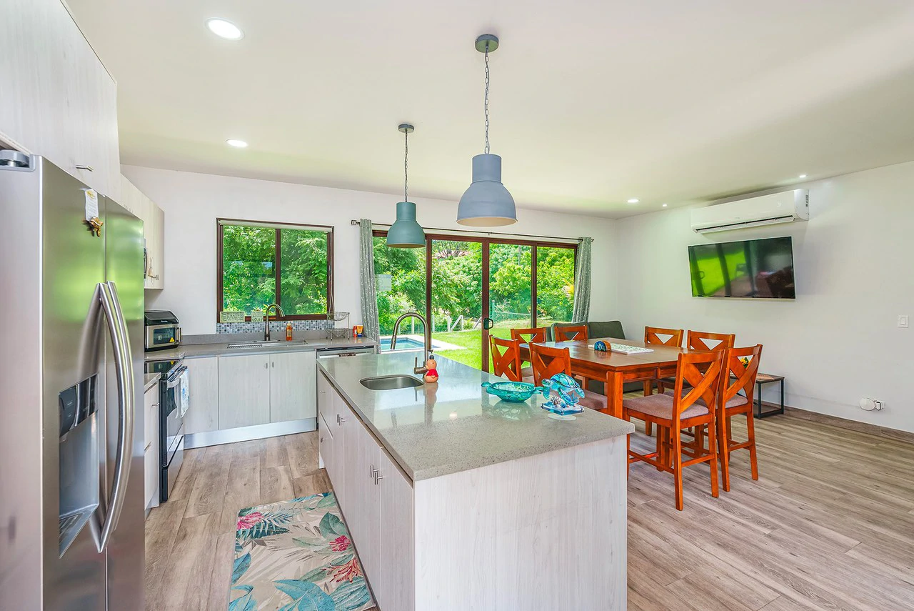 Casa Tuga: 4BR Ocean View Home with Pool, Steps from the Beach - photo 16