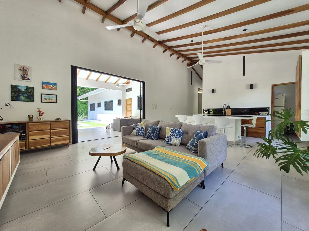 Casa Amapola: PRICE REDUCTION - Turnkey Modern Home with Pool in a Serene Tropical Setting, very close to Samara - Gallery image 10