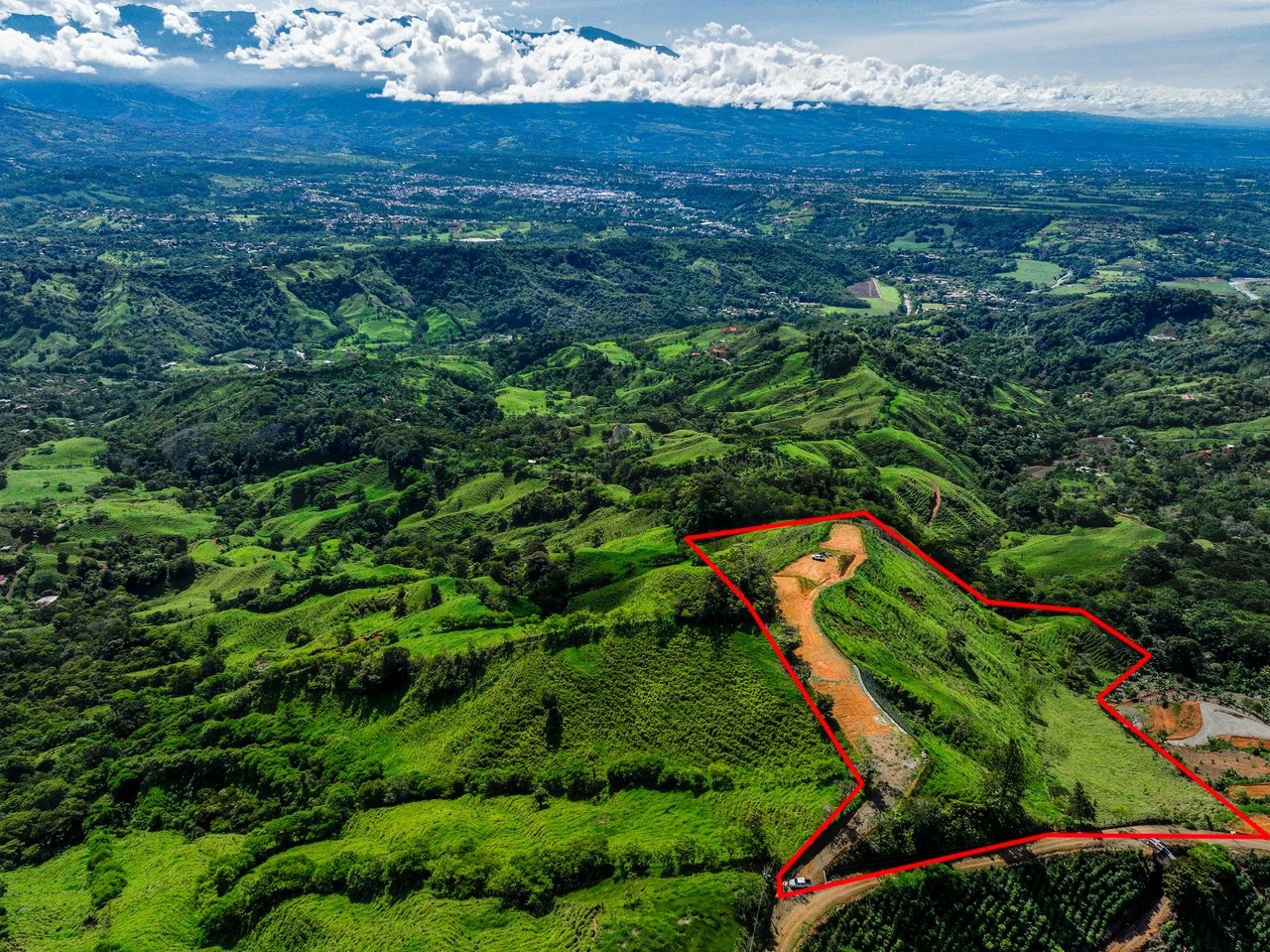 12 Acre Fruit Farm Above San Isidro City Lights Chirripó Views and Deep Well Water - Gallery image 2