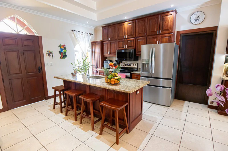 Amazing Casa Tiburon: Large Yard Walking Distance from the Beach! - Gallery image 13