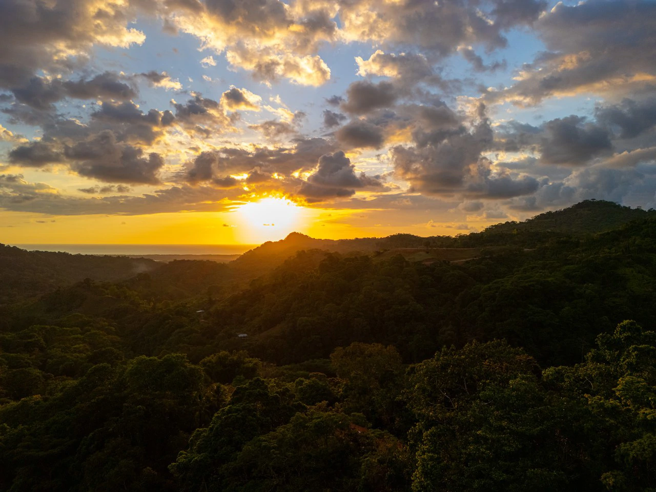 Villa Allamanda: Privacy Galore, Ocean, Jungle and Mountain Views - Gallery image 11