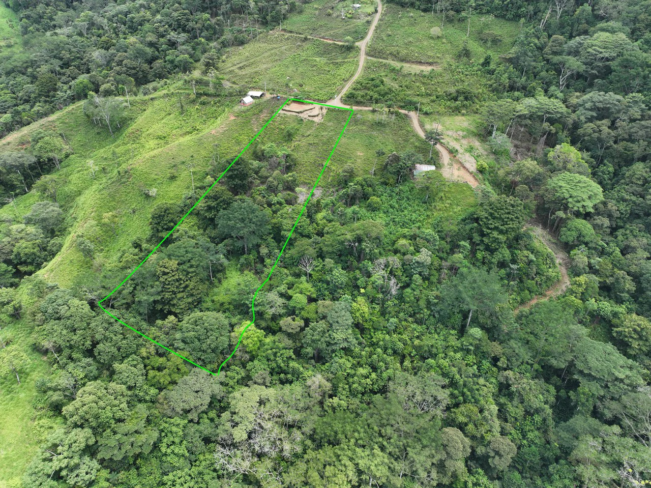 Spring and Waterfall!  3,2 Acres lot in Uvita Mountains - Gallery image 2