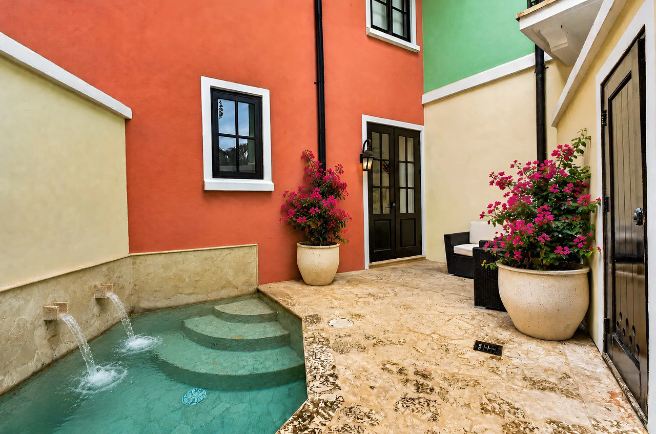 16 Avenida La Antigua: Renovated Turn- Key Living in the Heart of Las Catalinas - Gallery image 9