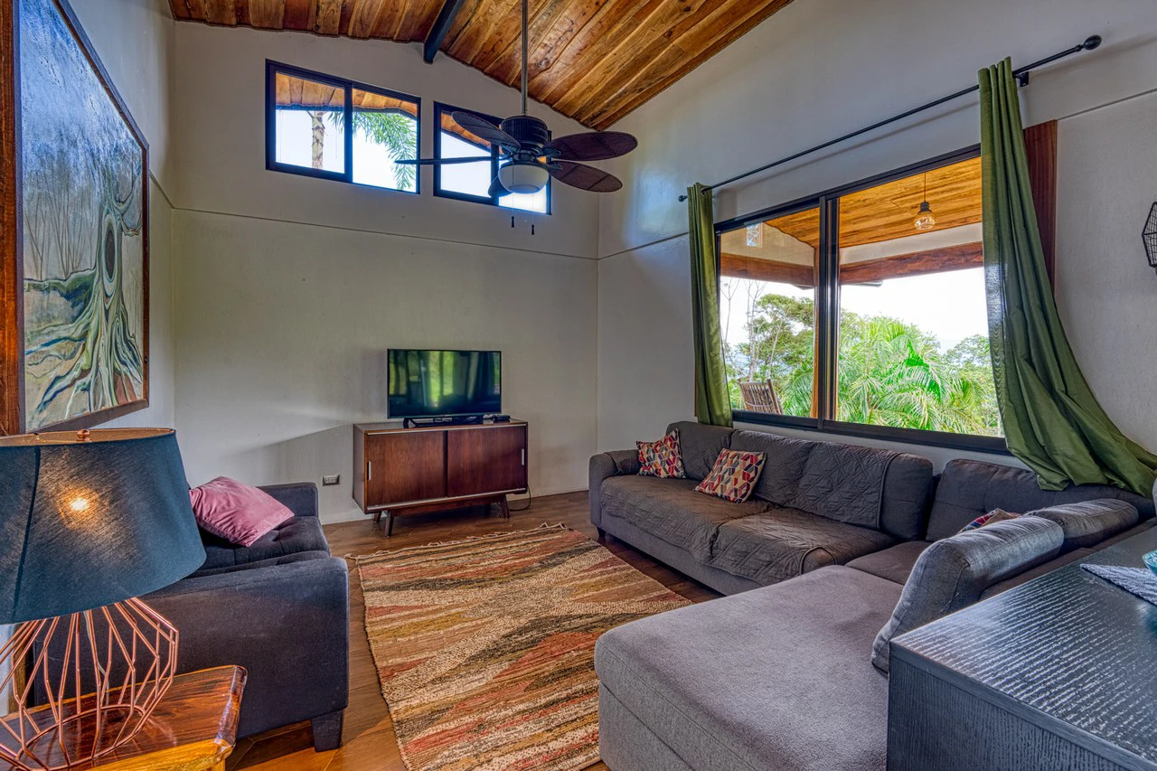 5 Bedroom Mountain Retreat Minutes from the Beach Platanillo Costa Rica - Gallery image 58