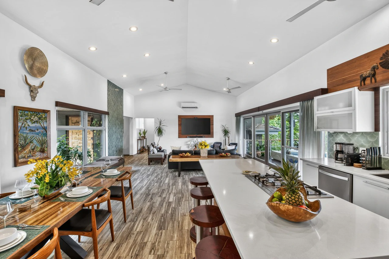 Casa Pochote: Artisan Luxury Villa in Tamarindo | Pool, Jacuzzi & Langosta Beach Club Membership Included - Gallery image 12