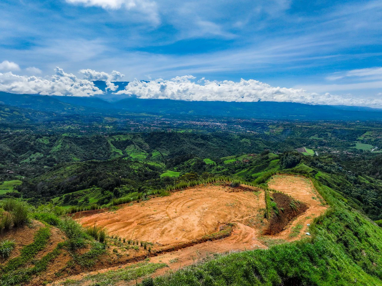 12 Acre Fruit Farm Above San Isidro City Lights Chirripó Views and Deep Well Water