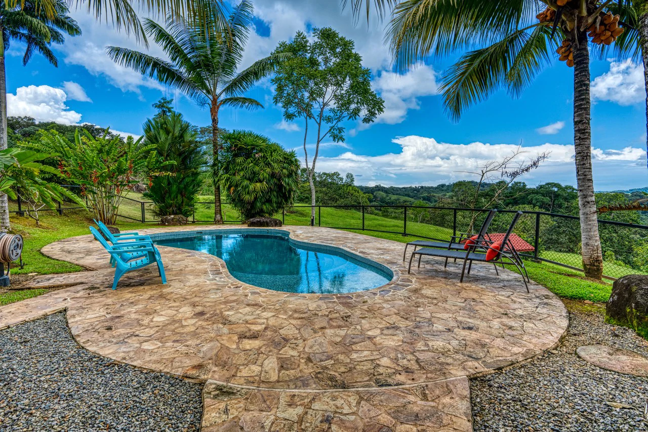 5 Bedroom Mountain Retreat Minutes from the Beach Platanillo Costa Rica - Gallery image 31