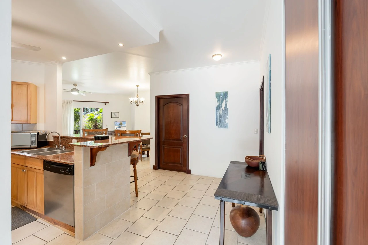Surfside Tower 103: Live the Dream! Affordable Coastal Living  Walk to Playa Potrero Beach - Gallery image 7