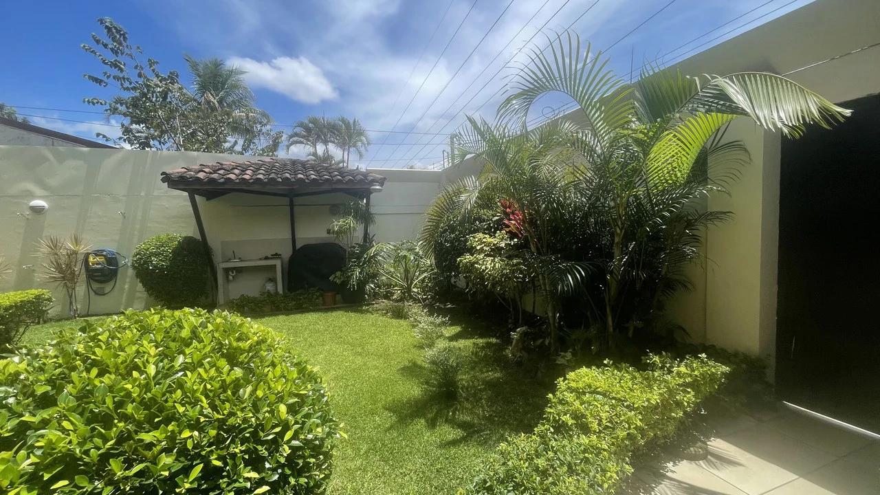 Dona Rosa: House For Sale in Bosques de Doña Rosa - Gallery image 31