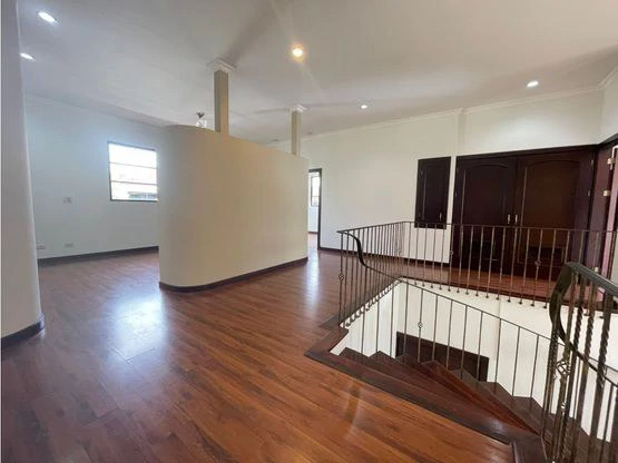 Stunning two-story house in exclusive condominiums in Santa Ana - Gallery image 17