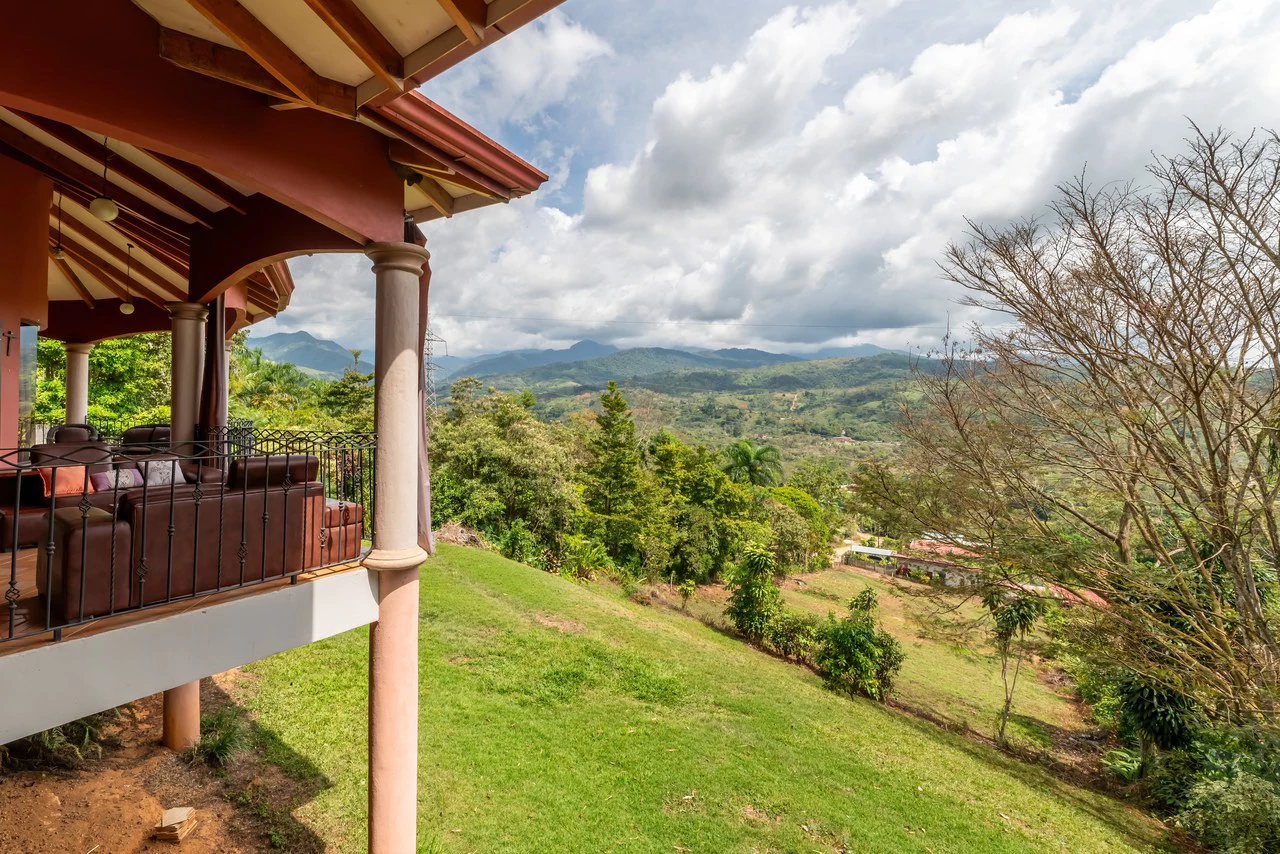 Spacious 5-Bedroom Colonial Home with 4 Bathrooms | La Bonita, Rivas - Gallery image 5