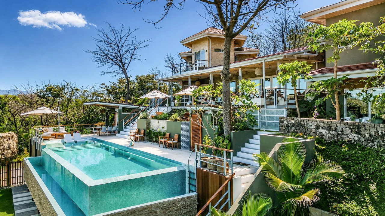 Casa Pochote: Artisan Luxury Villa in Tamarindo | Pool, Jacuzzi & Langosta Beach Club Membership Included - Gallery image 5