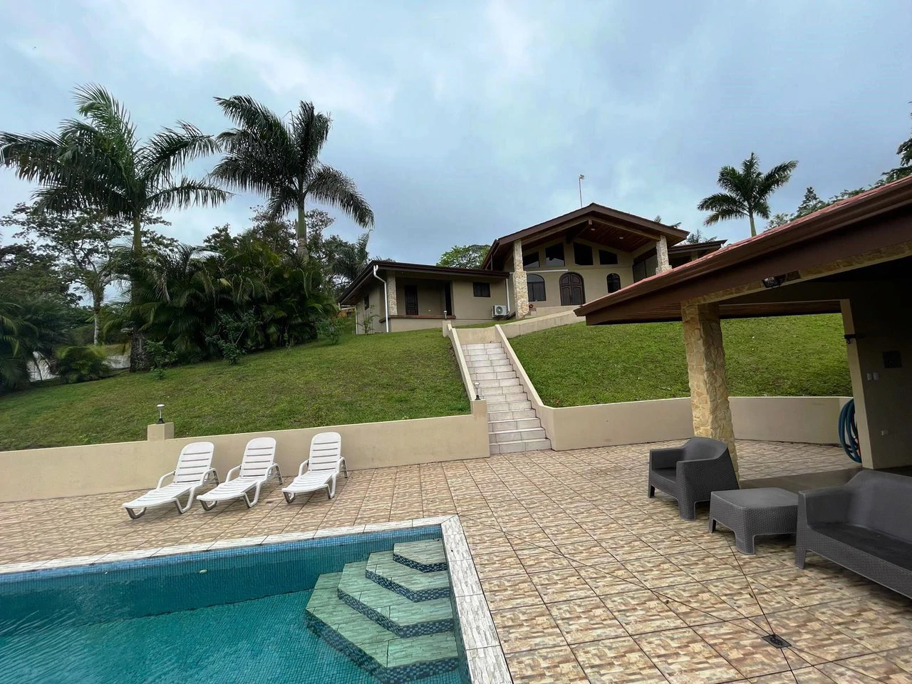 VILLA CANASOL : Lake View Home with Pool, Garage and Workshop - Gallery image 2