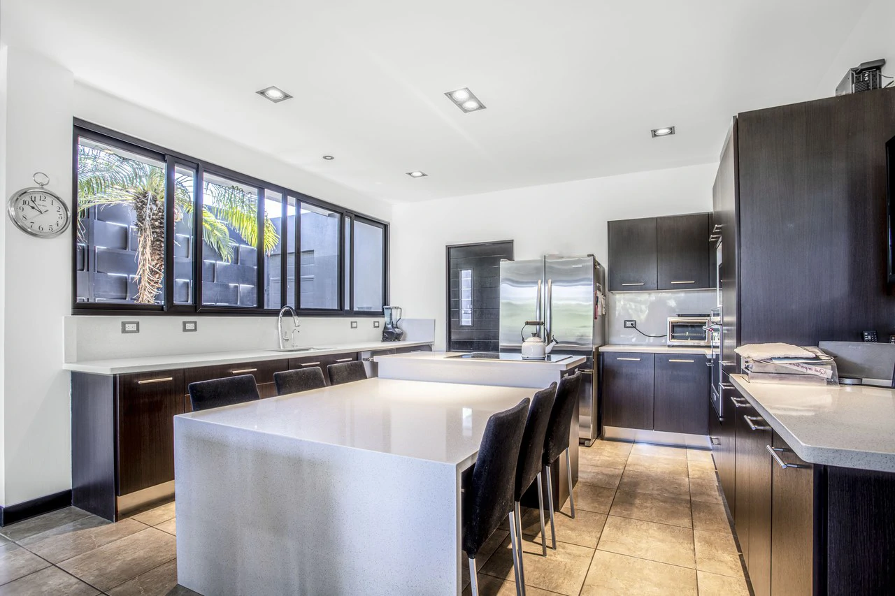 Extraordinary one story house located in a condo - Gallery image 7