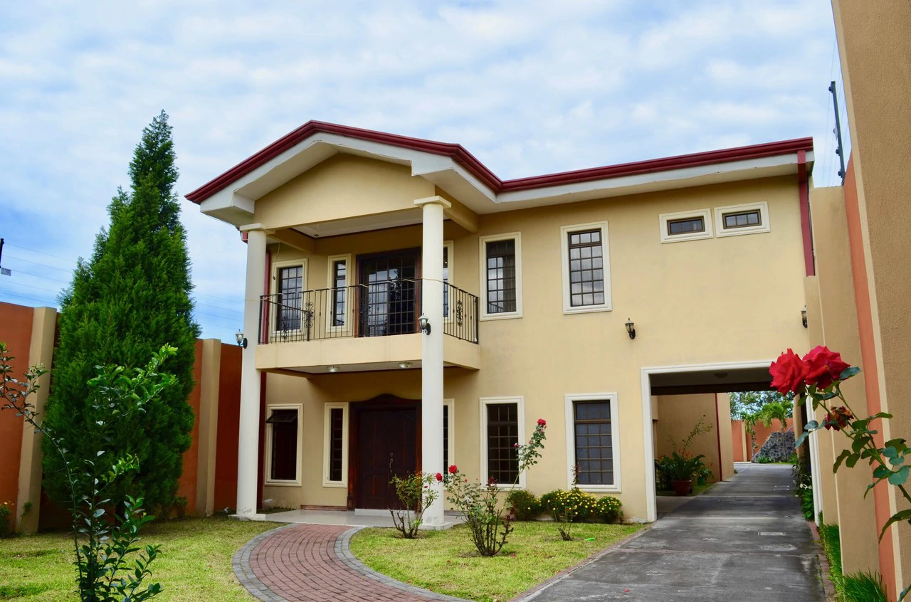 Gorgeous 4 Bedroom house for sale in Santo Domingo de Heredia