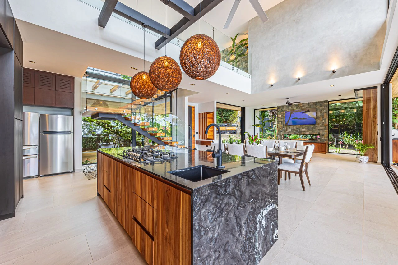 Casa Koules: Architectural 5-Bedroom Oceanview Estate in Prestigious Costa Verde Estates - Gallery image 40