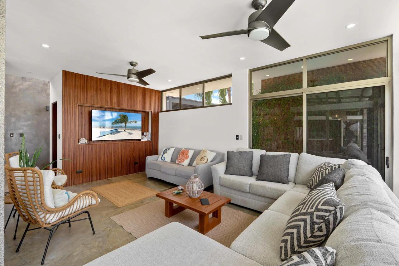 Casa Hijau: Modern Ocean-View Surf Home in Marbella - Gallery image 2
