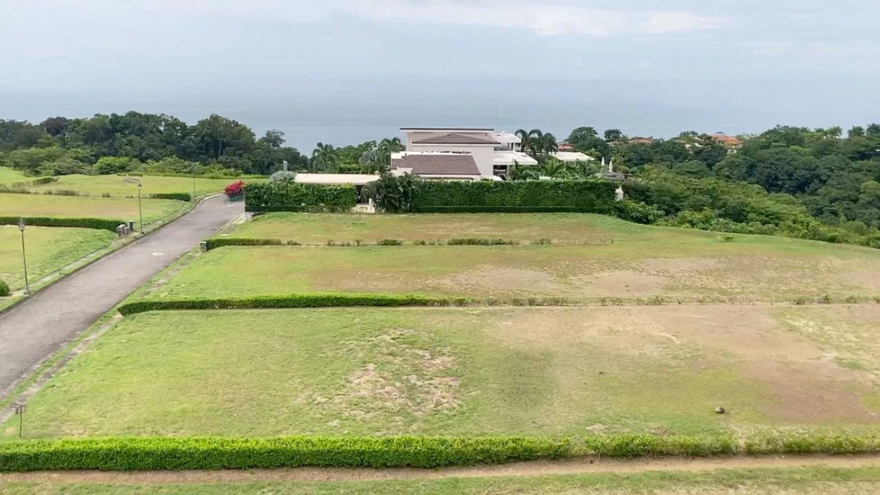 Lot #47: ¡Luxury lots for sale with amazing ocean views in Playa Herradura! - Gallery image 2