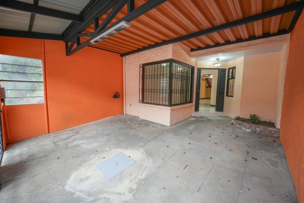 House For Sale in Lomas de Ayarco - Gallery image 2